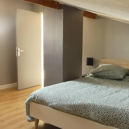 Tres Beau Duplex 2 Chambres ,90 M2 Lumineux . * Nîmes